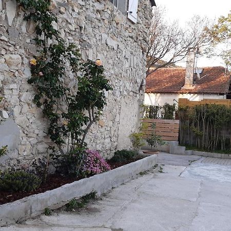 Gasthaus Les Cadets La Bouilladisse Exterior foto